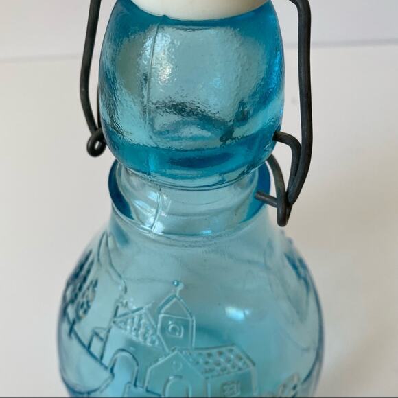Vintage Embossed Blue Glass Bottle Made in Italy Donkey Duck Scene 8 1/2 inches - Picture 6 of 8